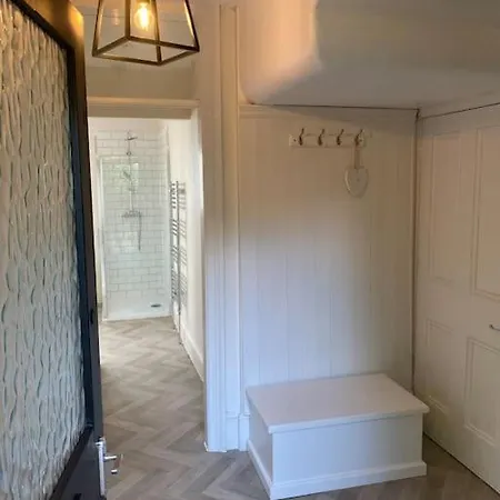 Cotswold Gateway Apartment: Family-Friendly with Convenient Parking Evesham Exterior photo